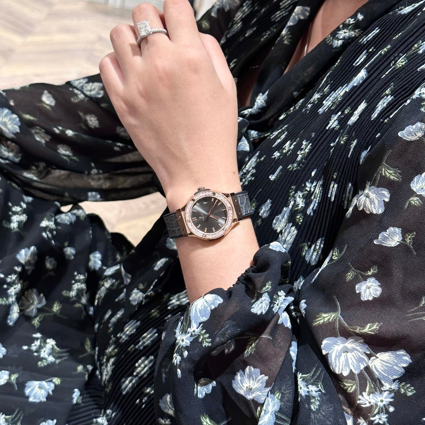 Hublot Women s Replica Watch With Moissanite Diamond 33mm