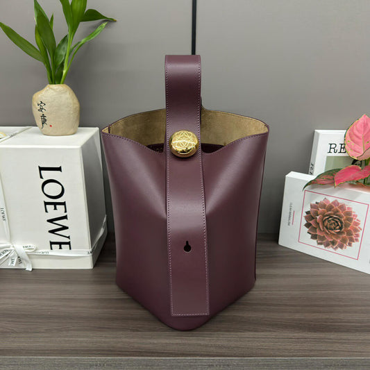LOEWE Medium Pebble bucket in smooth calfskin(high-end grade)