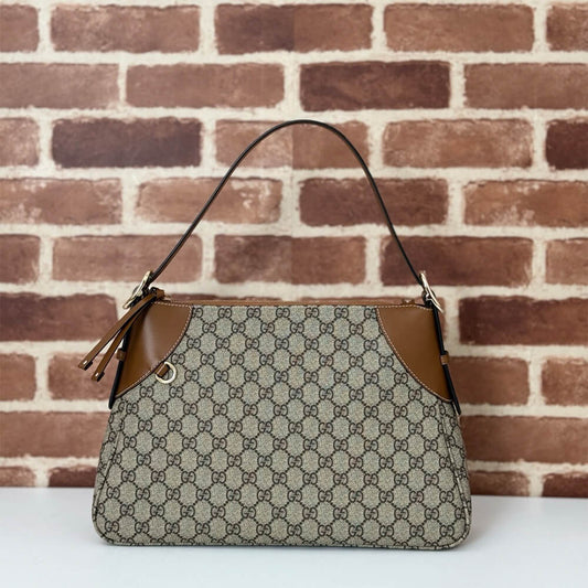 GG Emblem medium shoulder bag