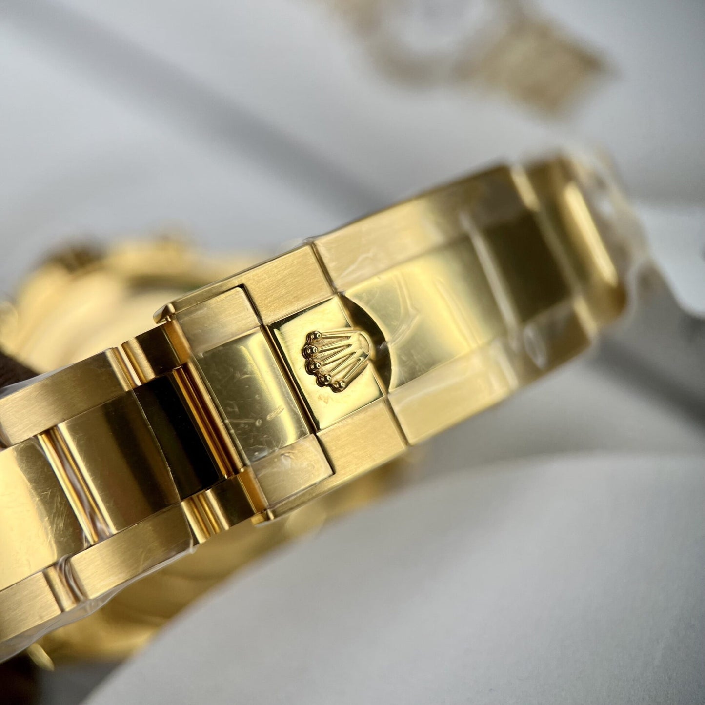 Rolex Best Replica Watch Daytona Rainbow Gold Wrapped And Moissanite Diamond Custom 40mm