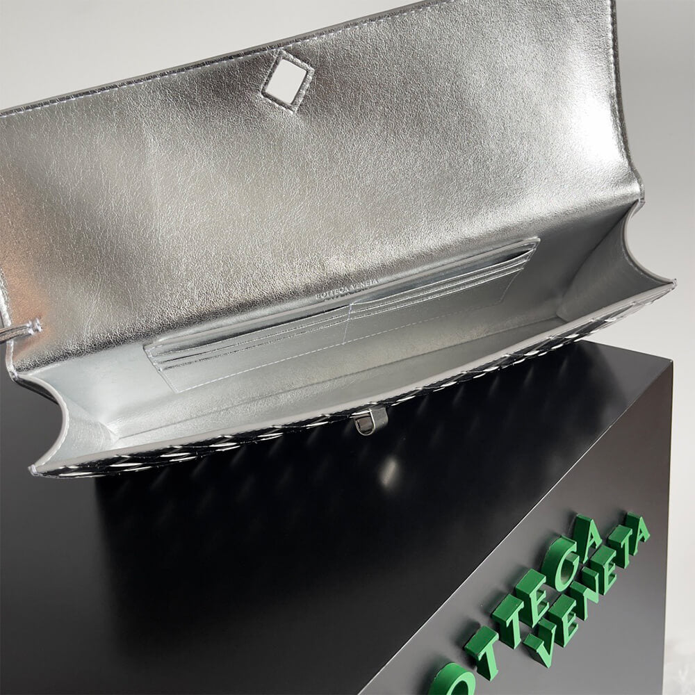 Bottega Veneta Andiamo Clutch(HIGH-END GRADE)