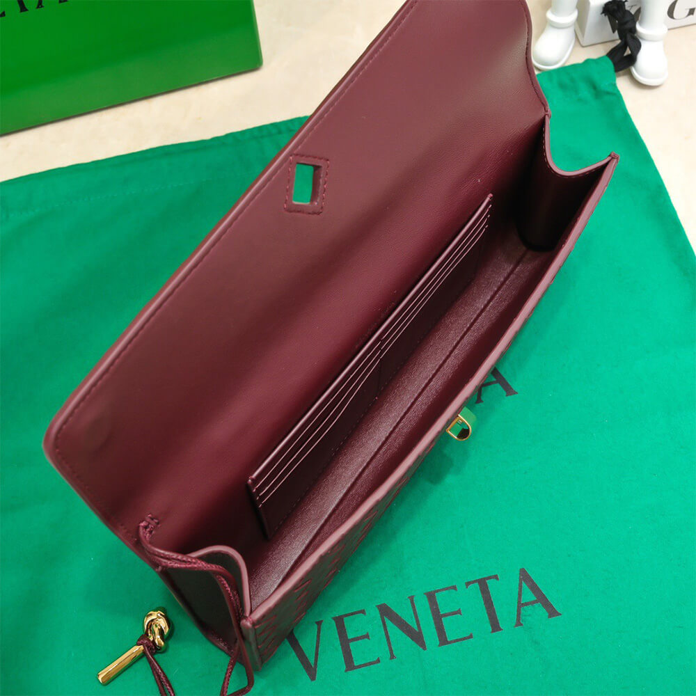 Bottega Veneta Andiamo Clutch(HIGH-END GRADE)