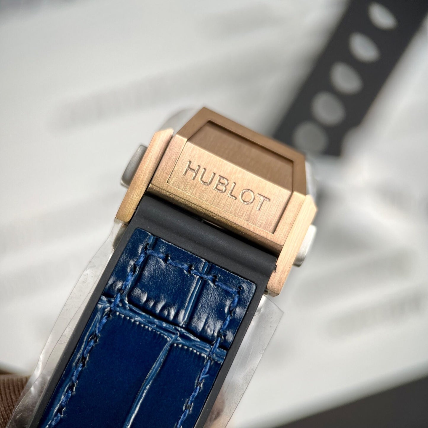 Hublot Big Bang One Click Replica Watch Blue Dial With Moissanite Diamond 39mm