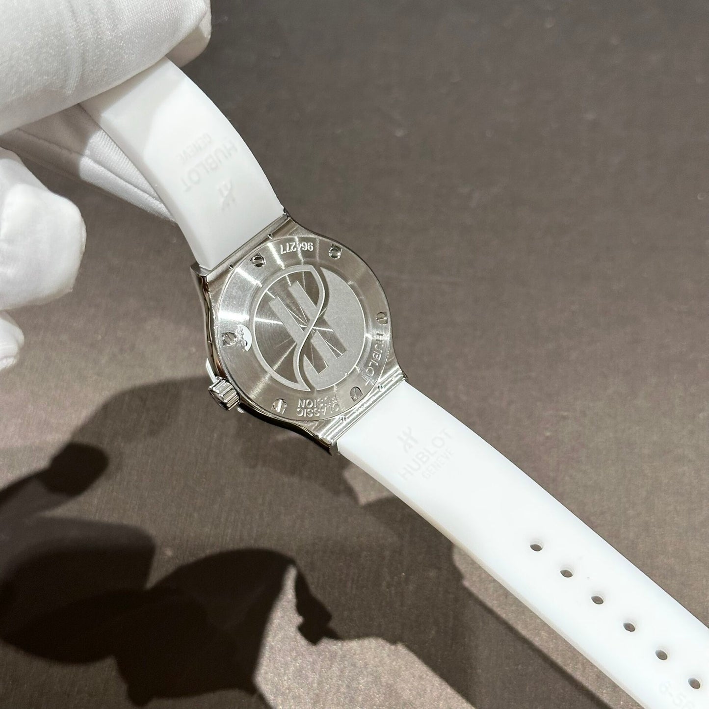 Hublot Classic Fusion Best Replica Watch White Full Moissanite Diamonds 33mm