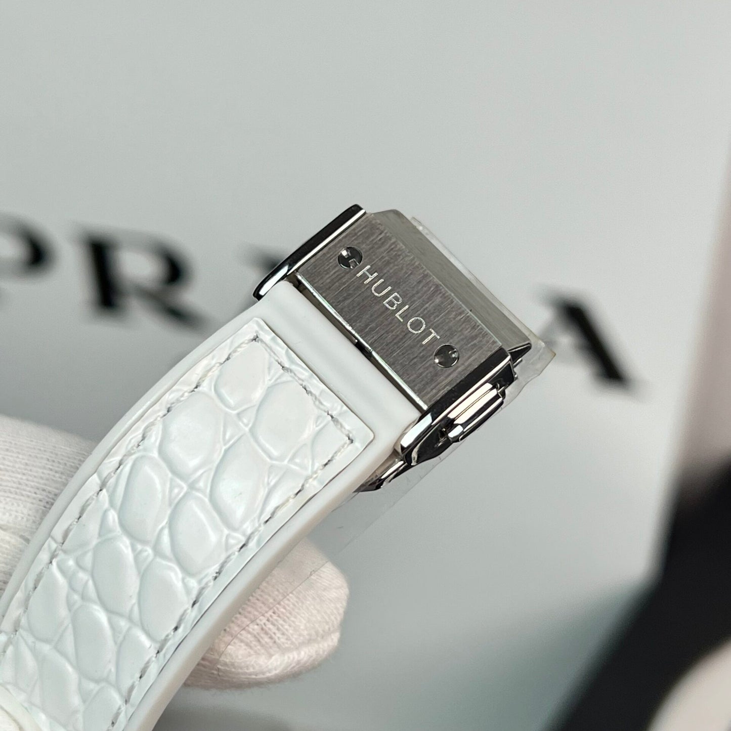 Hublot Classic Fusion Replica Watch Moissanite Diamonds White HB Factory 38mm