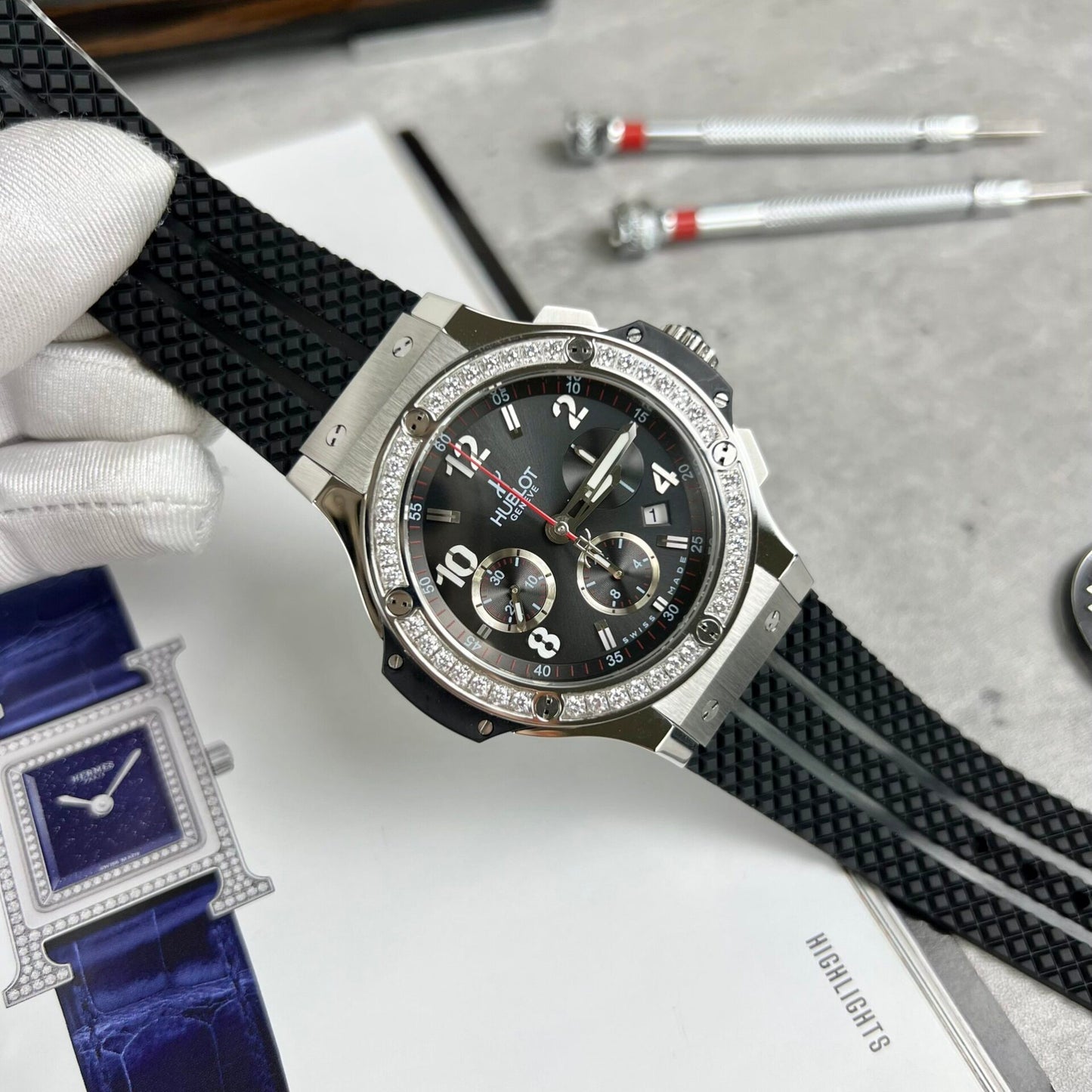 Hublot Replica 11 Watch Big Bang Geneve Chronograph With Diamonds Bezel 44mm