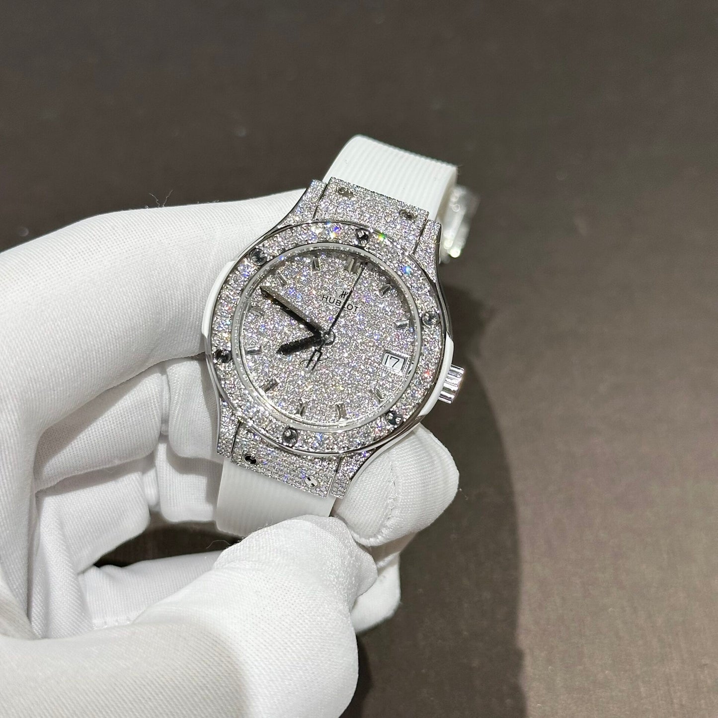 Hublot Classic Fusion Best Replica Watch White Full Moissanite Diamonds 33mm