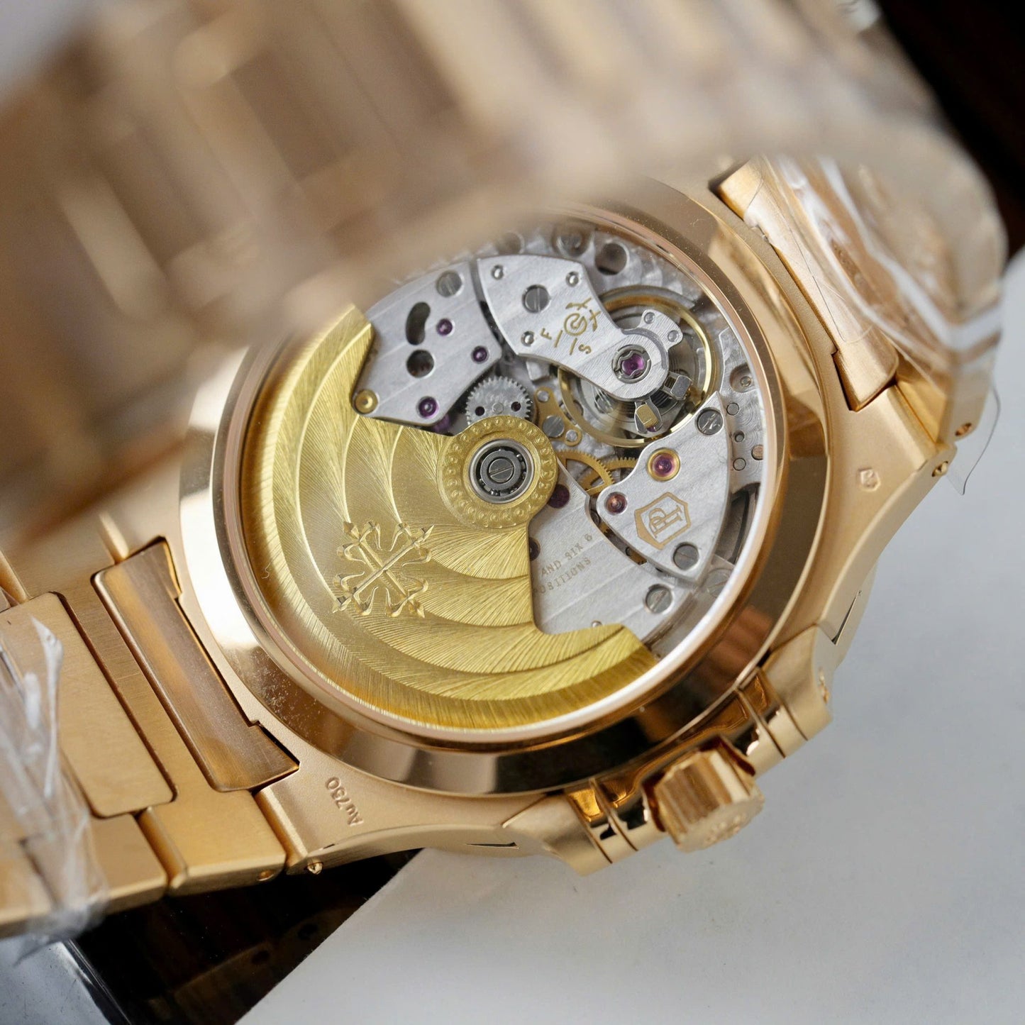Patek Philippe Best Copies Watch Nautilus 7118-1300R 18K Gold Wrapped 35.2mm