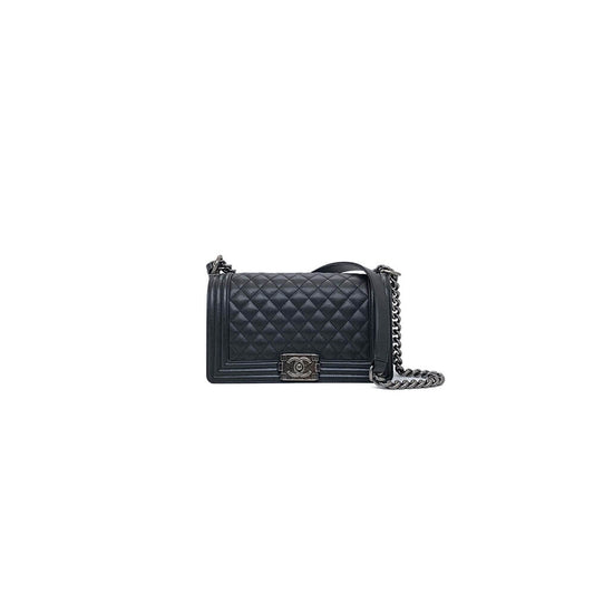 BOY CHANEL HANDBAG(TAX-FREE GRADE)