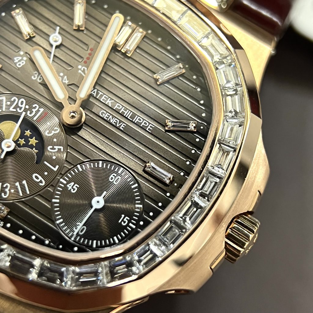 Patek Philippe Replica 1:1 Watch Nautilus 5724 18K Solid Gold With Natural Diamonds 40mm