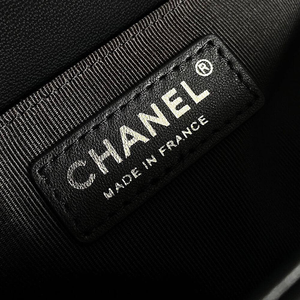 BOY CHANEL HANDBAG(TAX-FREE GRADE)