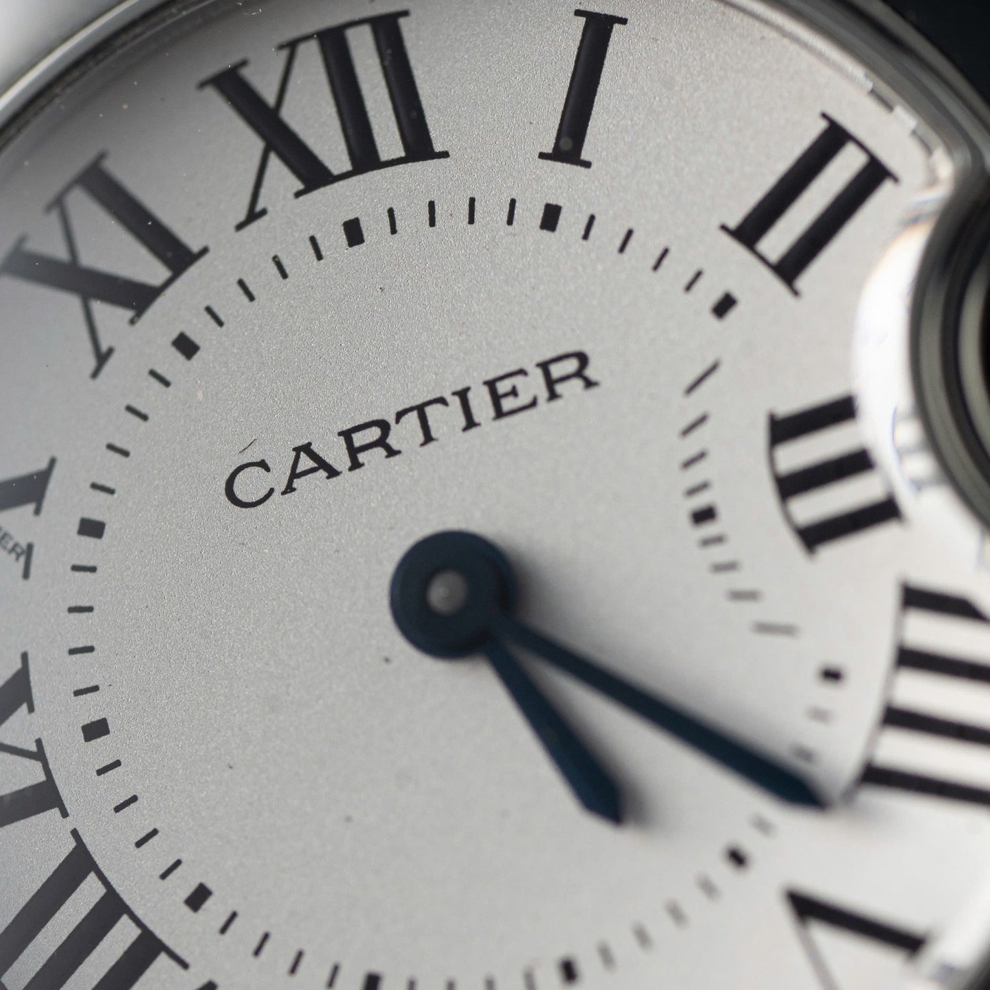 Cartier Ballon Bleu Women s Replica Watch Swiss Quartz Movement Metal Strap 28mm