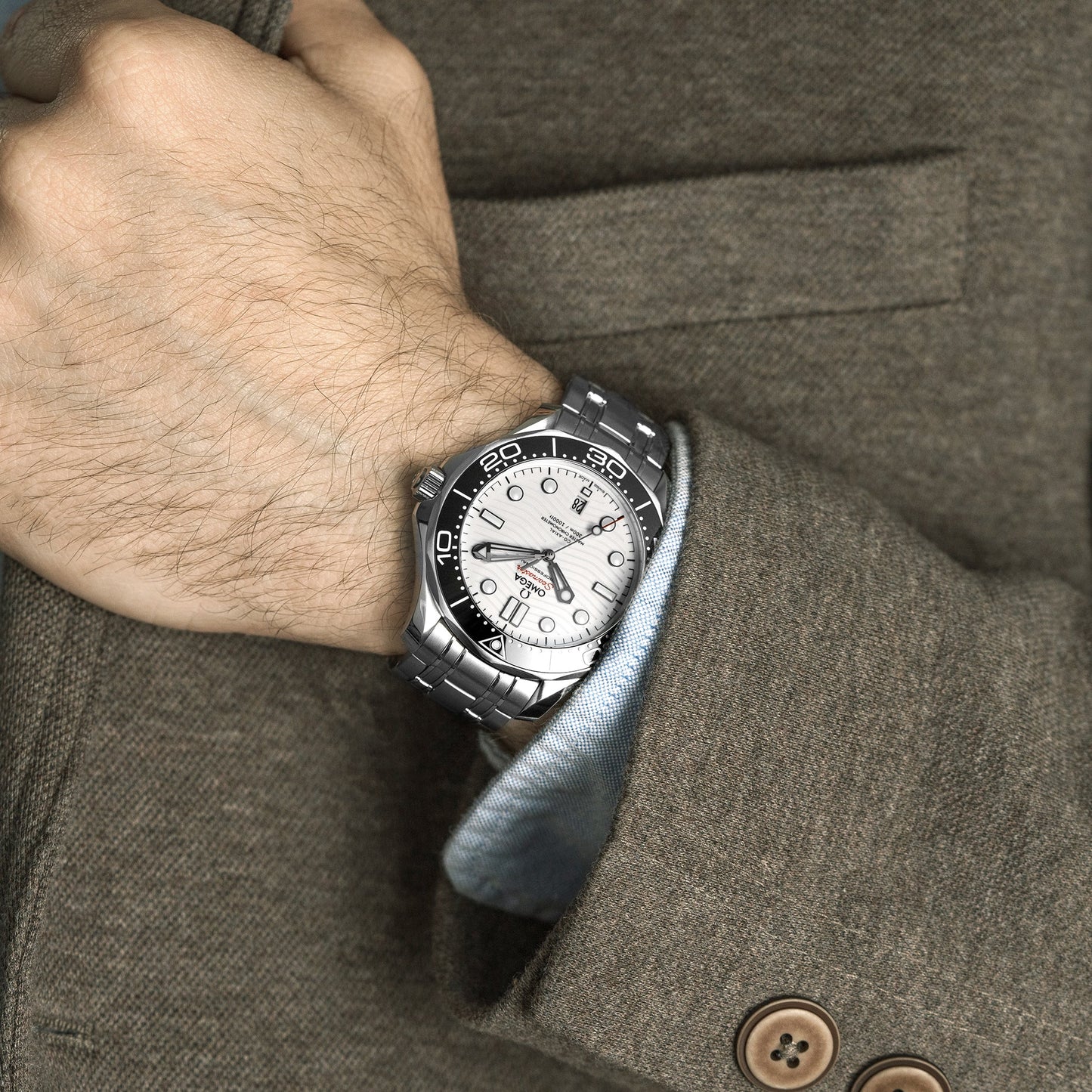 Seamaster Diver 300M Co-Axial Master Chronometer 42mm White Dial On Bracelet(1:1 replica)