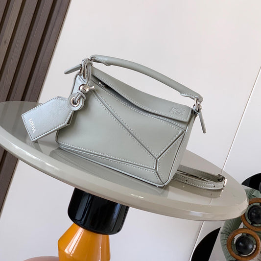 Loewe Small Featherlight Puzzle bag in nappa lambskin(HIGH-END GRADE)