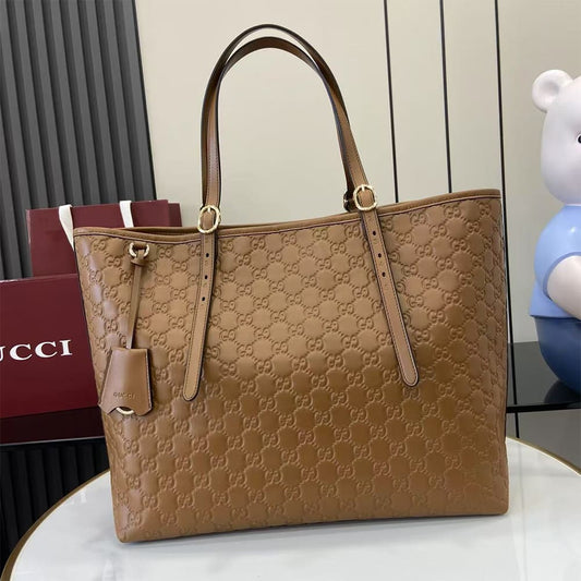 GG Emblem large tote bag