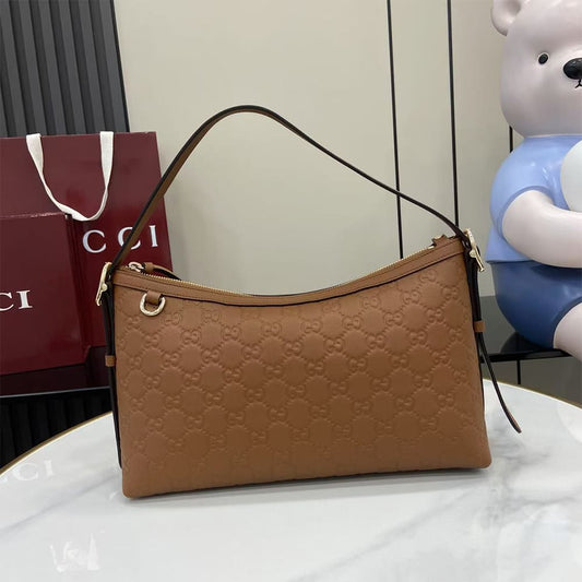 GG Emblem medium shoulder bag