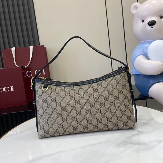 GG Emblem medium shoulder bag