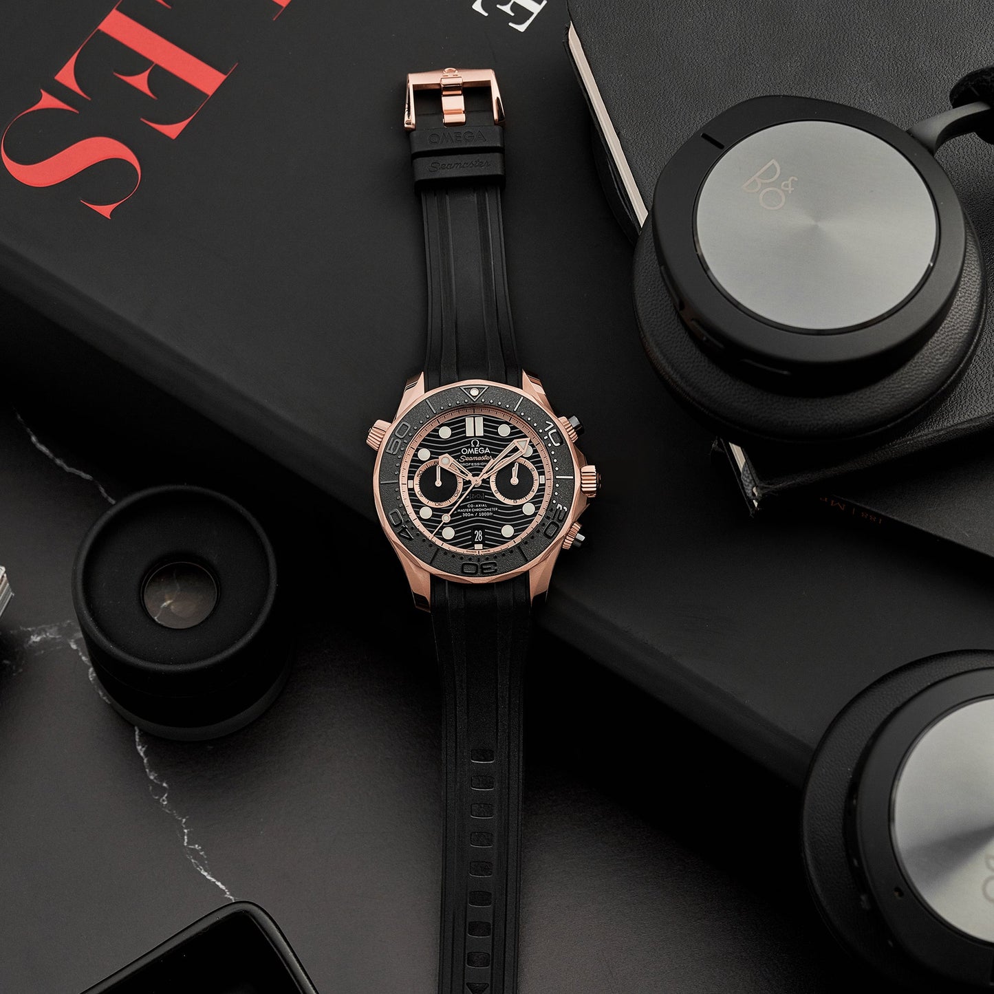 Seamaster Diver 300M Co-Axial Master Chronometer Chronograph 44mm Sedna Gold Black Dial On Rubber Strap(1:1 replica)