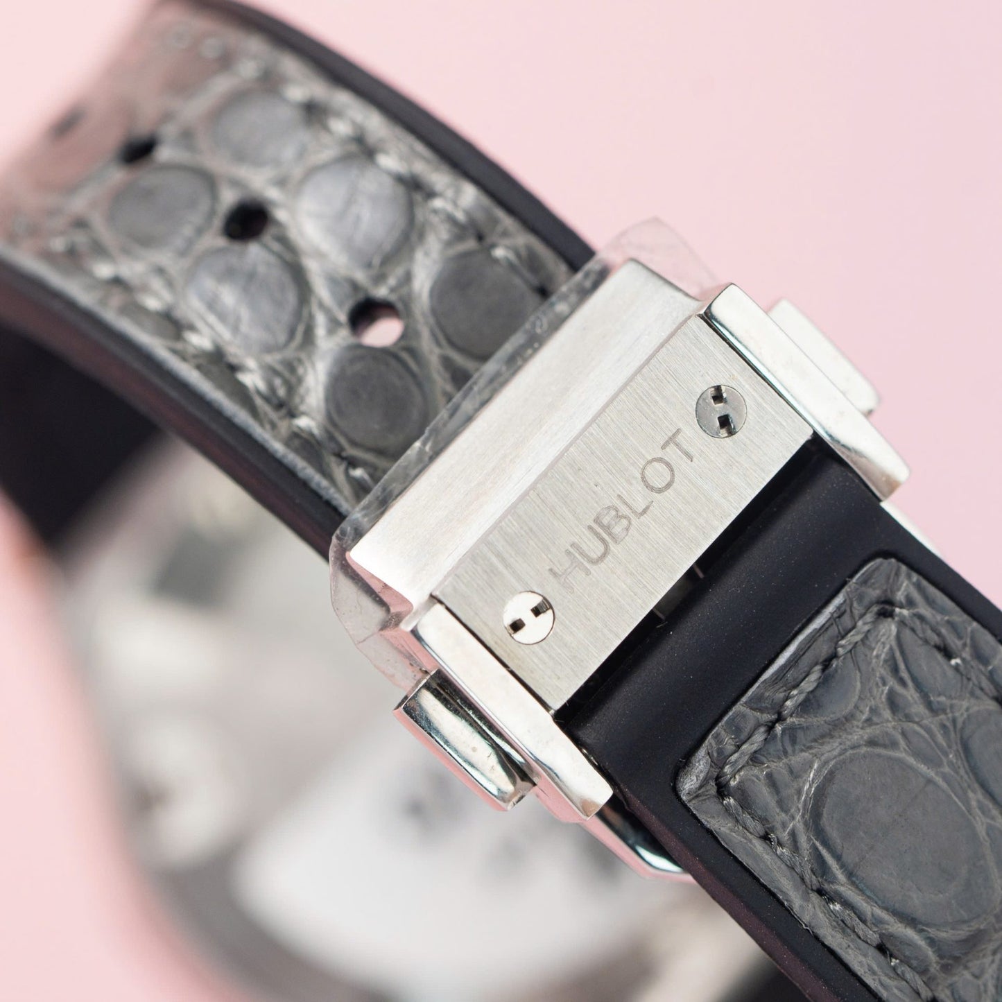 Hublot Classic Fusion Replica Watch Moissanite Diamond Hong Kong Gray Dial 33mm