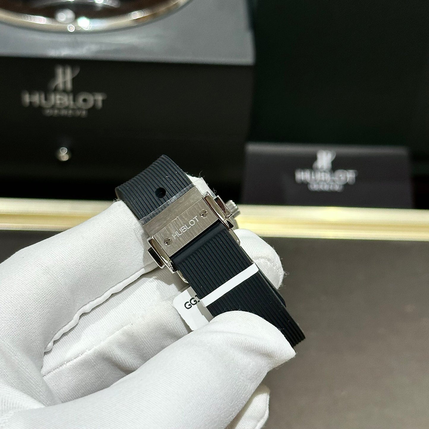 Hublot Classic Fusion Replica Watch With Moissanite Diamond Rubber Strap HB Factory 33mm