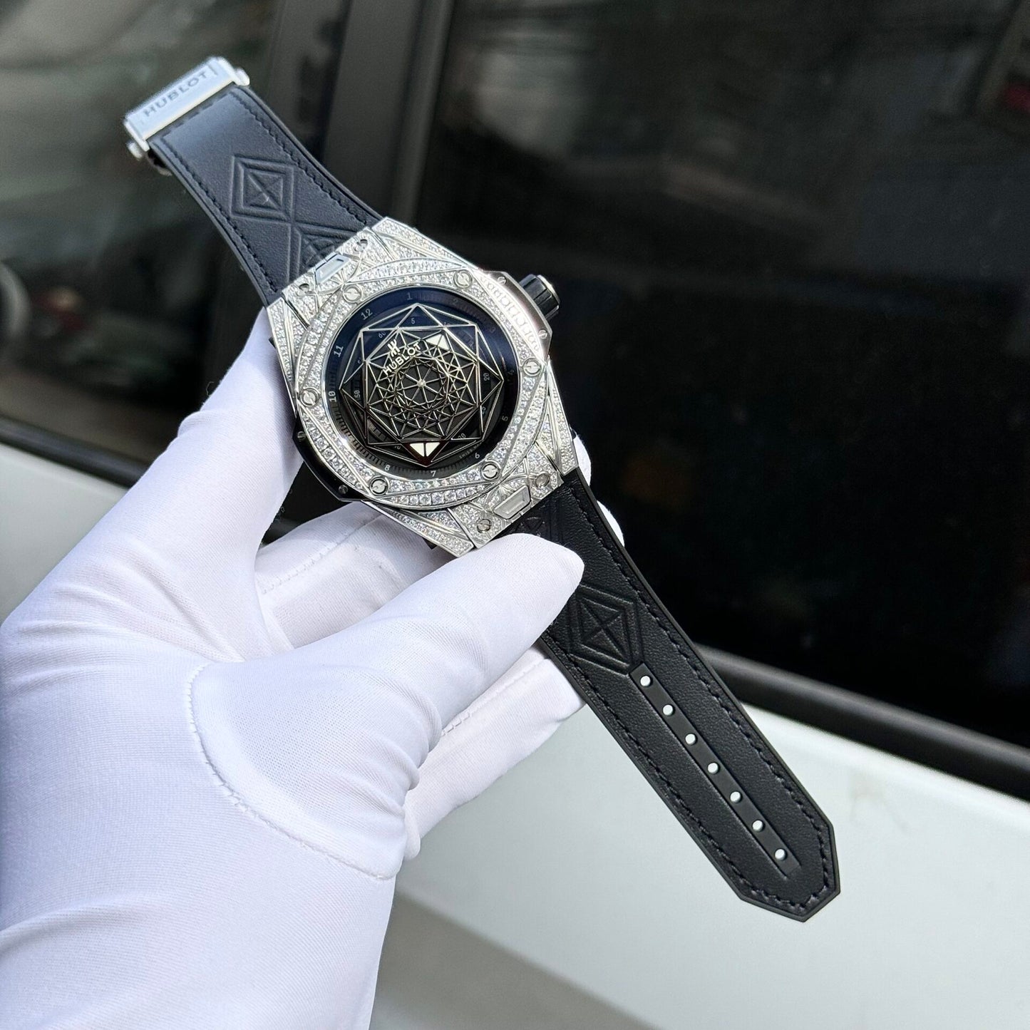 Hublot Replica 1:1 Watch Big Bang Sang Bleu Titanium With Full Stone 44mm