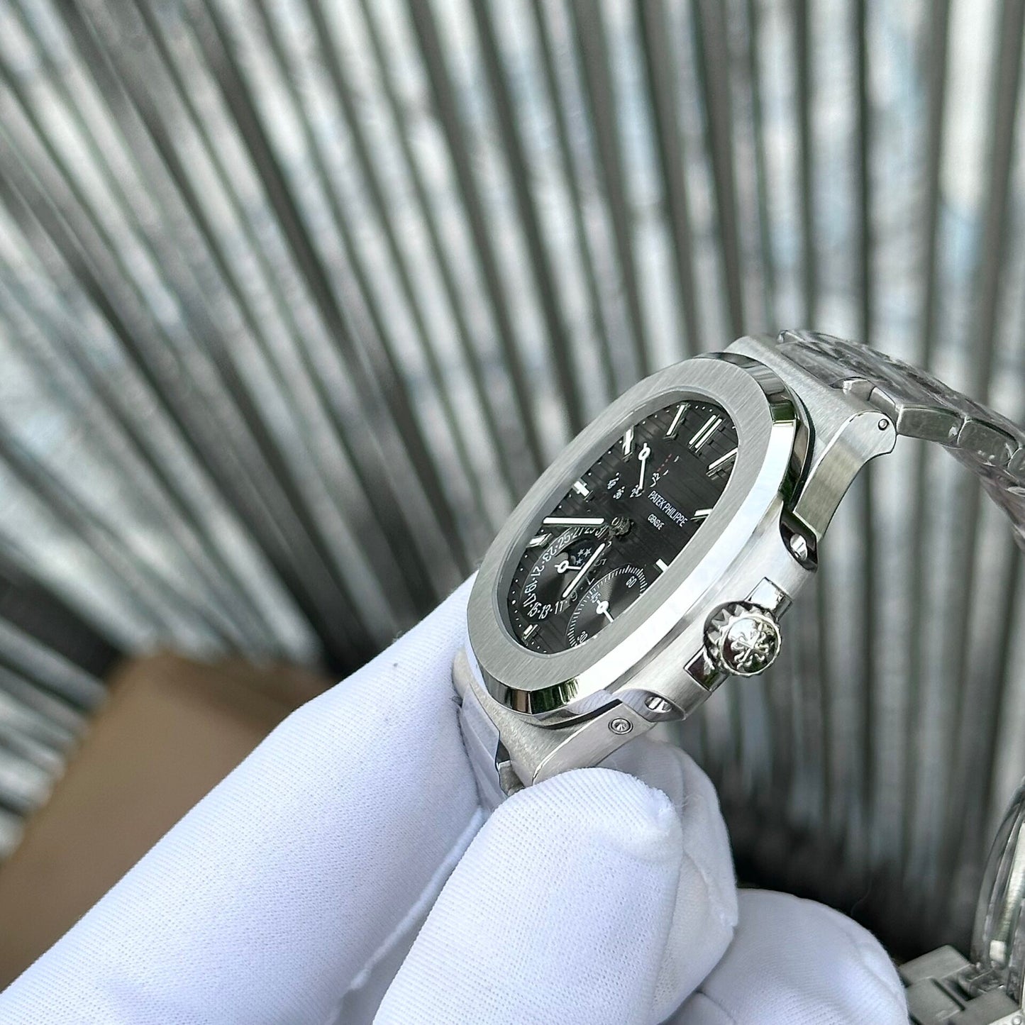 Patek Philippe Nautilus 5712 Gray Dial Replica 1:1 Watch GR Factory 40mm