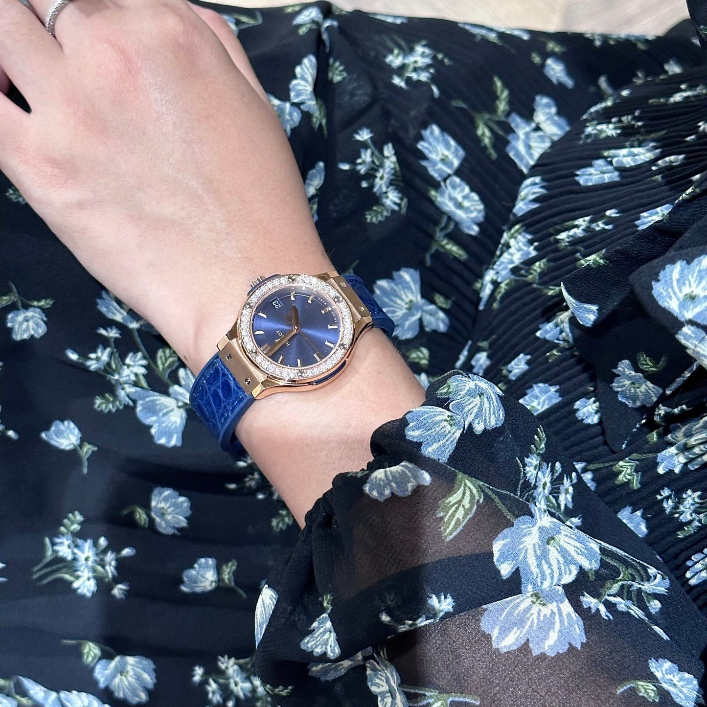 Hublot Replica 1:1 Watch With Moissanite Diamonds Blue 33mm