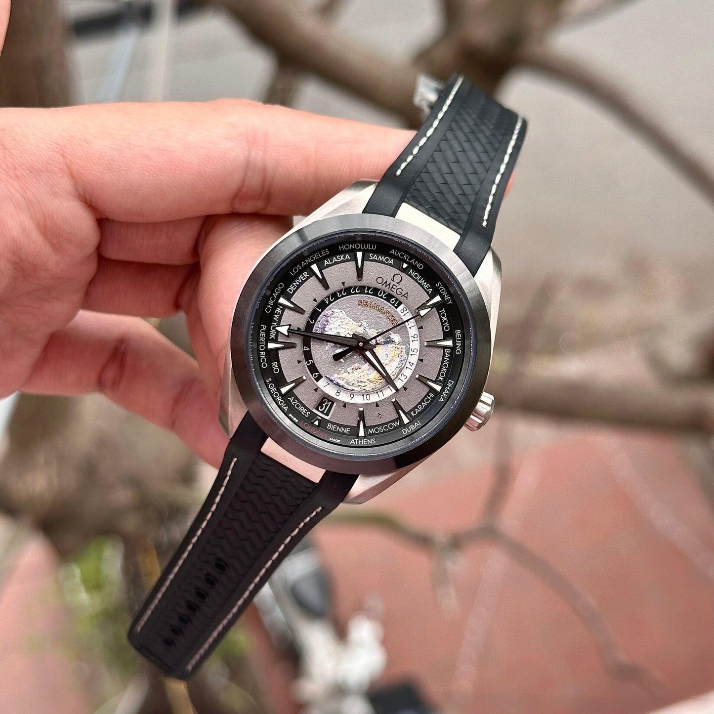 Omega Replica Watch Aqua Terra Worldtimer Gray Dial Rubber Strap VS Factory 43mm