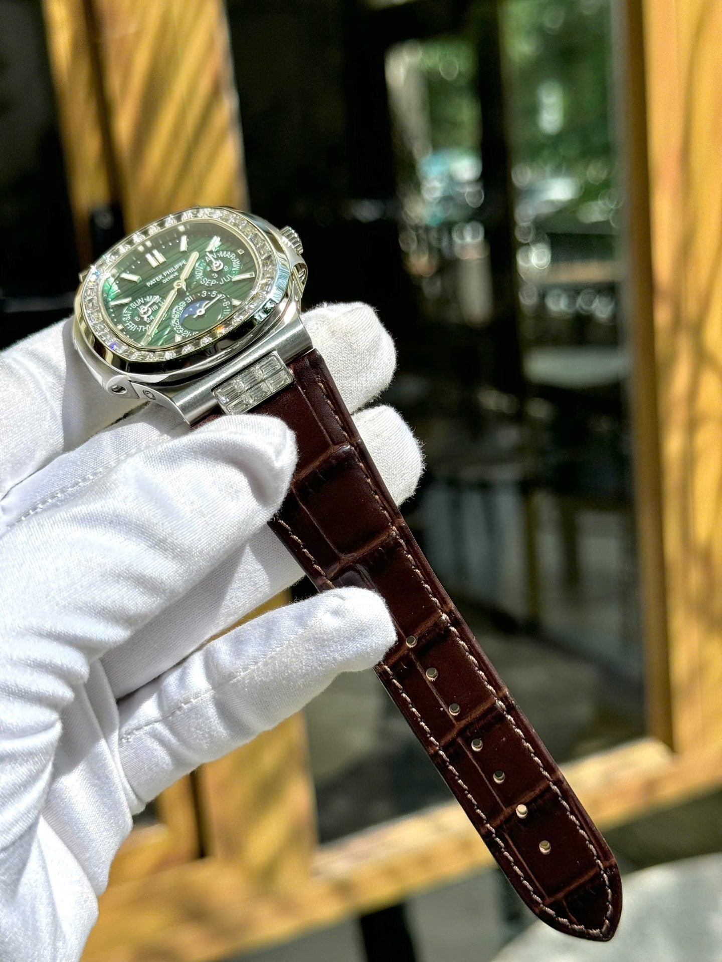 Patek Philippe High End Watch Replicas Nautilus 5740G Diamond   Green Dial Best Quality 40mm