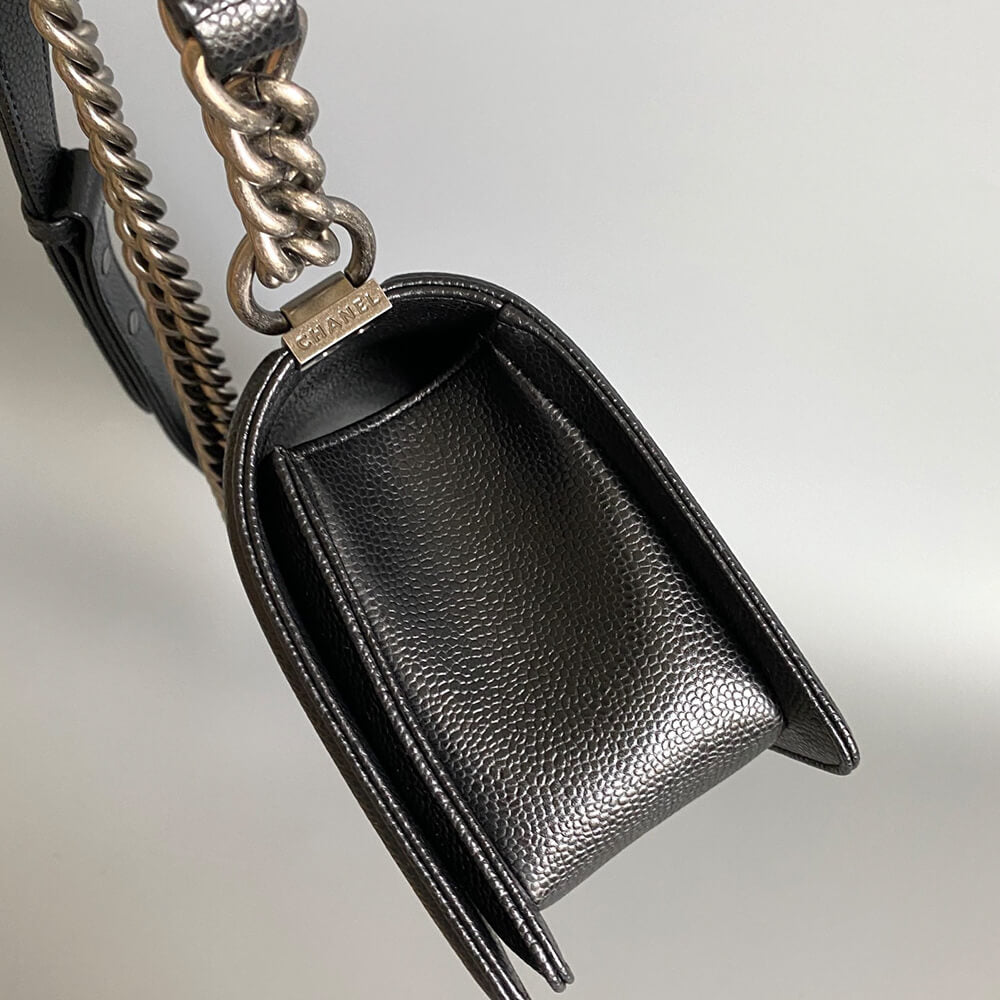 BOY CHANEL HANDBAG(TAX-FREE GRADE)