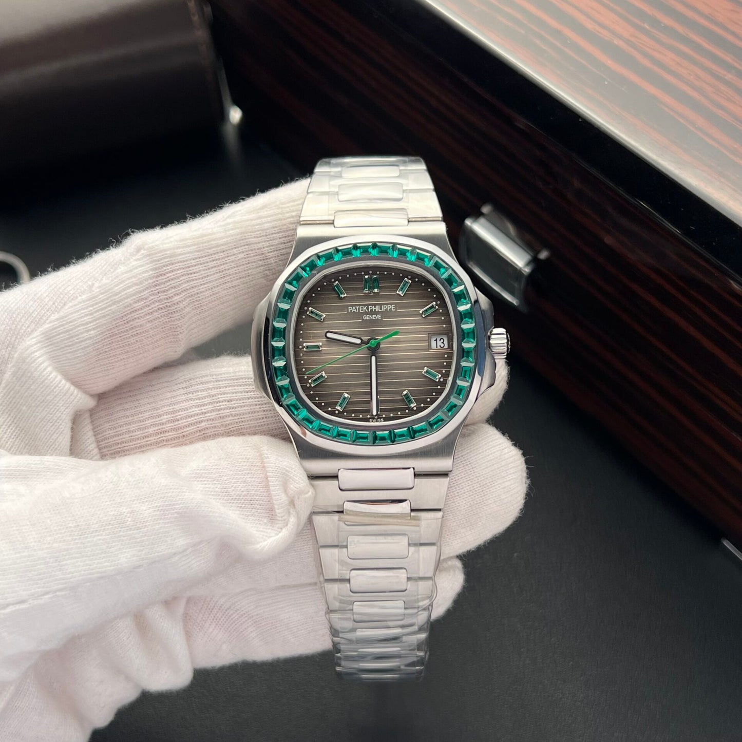 Patek Philippe Replica Watch Nautilus 5723 Gray Dial Metal Wire 40mm