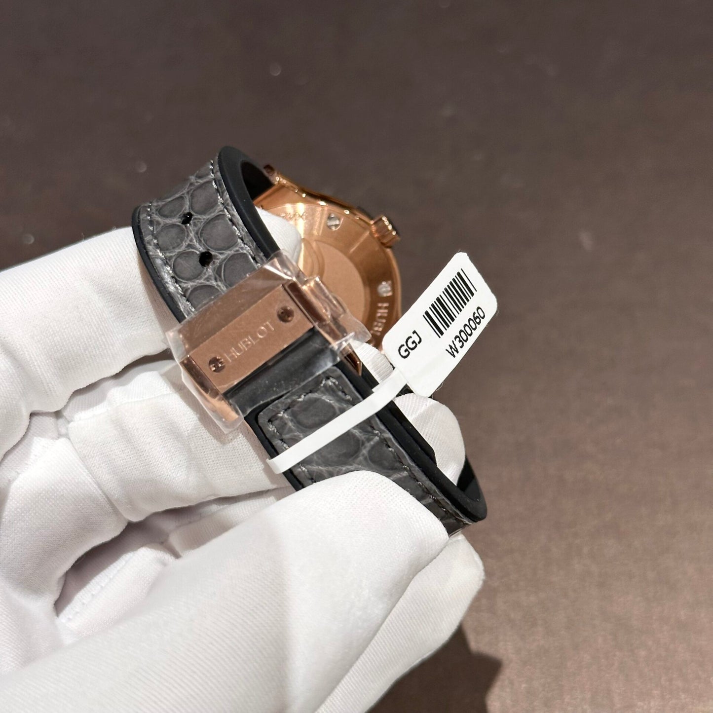 Hublot Women s Replica Watch With Moissanite Diamond 33mm