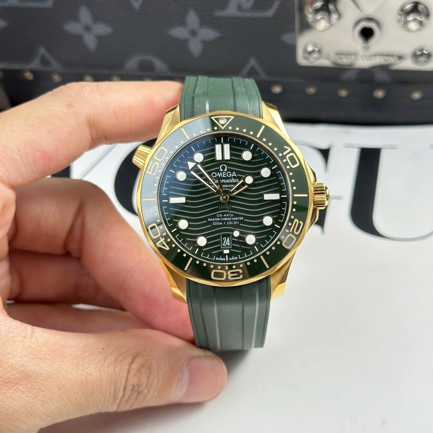 Omega Seamaster Diver 300M Replica Watches Dial Green VS Factory 42mm