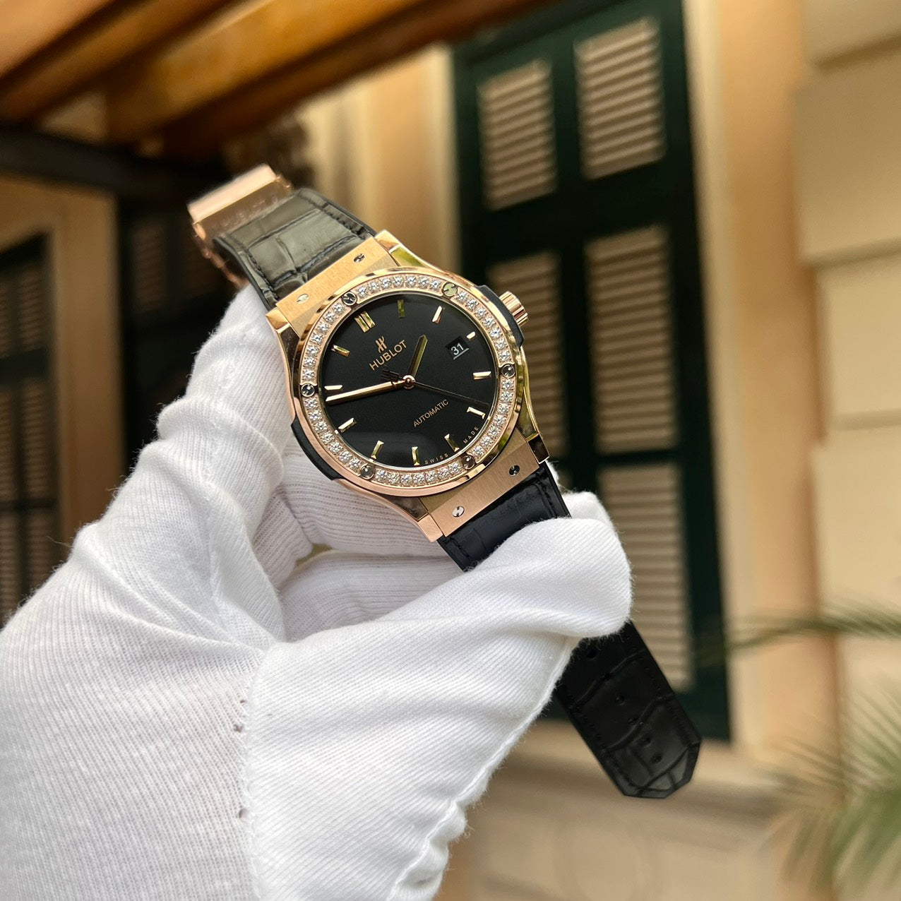Hublot Replica Watch Classic Fusion King Gold Black Dial With Diamond Bezel 42mm