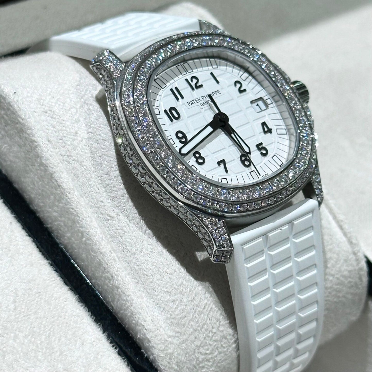 Patek Philippe Replica 11 Watch Aquanaut 5069G With Moissanite Diamond 35.6mm