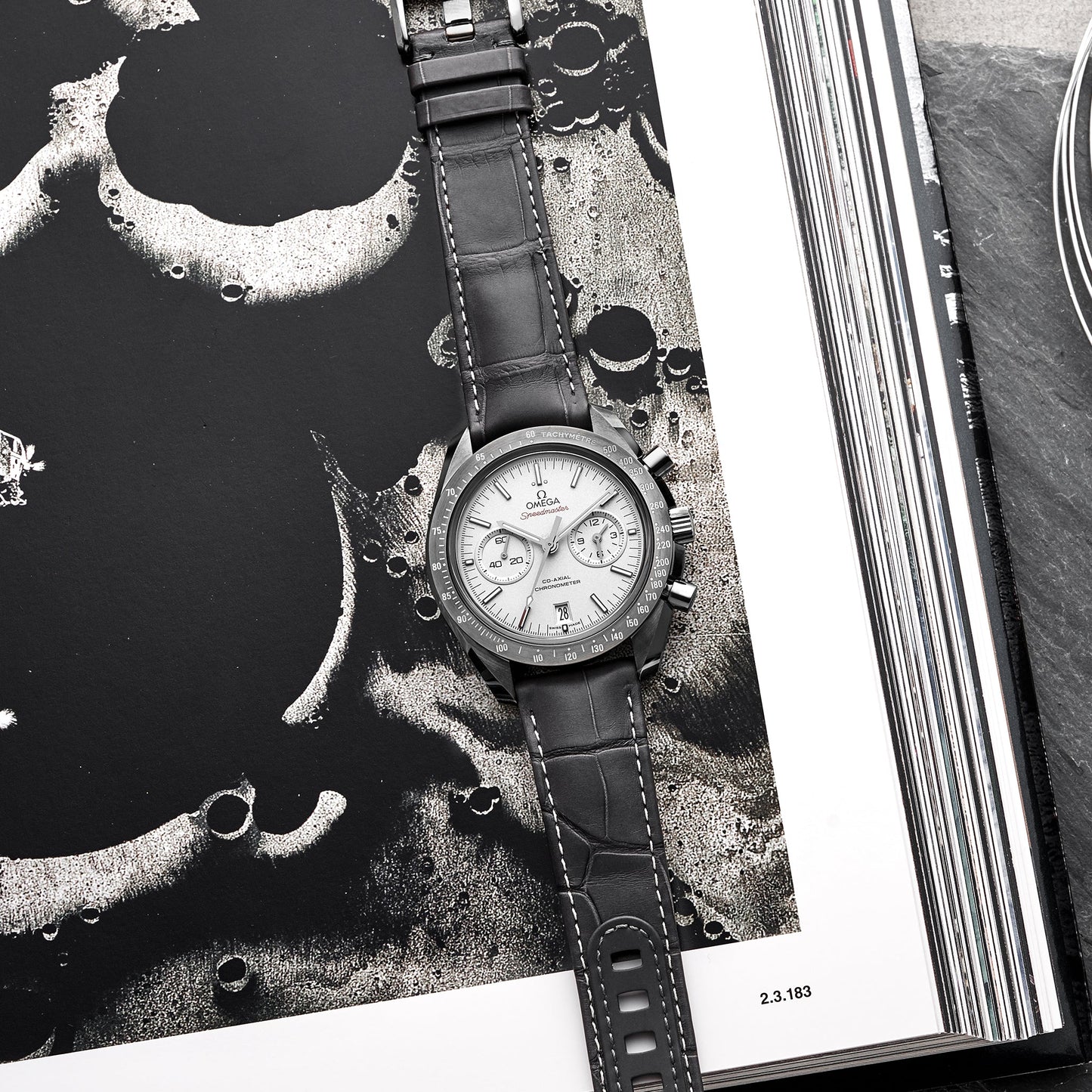 Speedmaster Moonwatch Co-Axial Chronograph 44.25mm 'Grey Side Of The Moon'(1:1 replica)