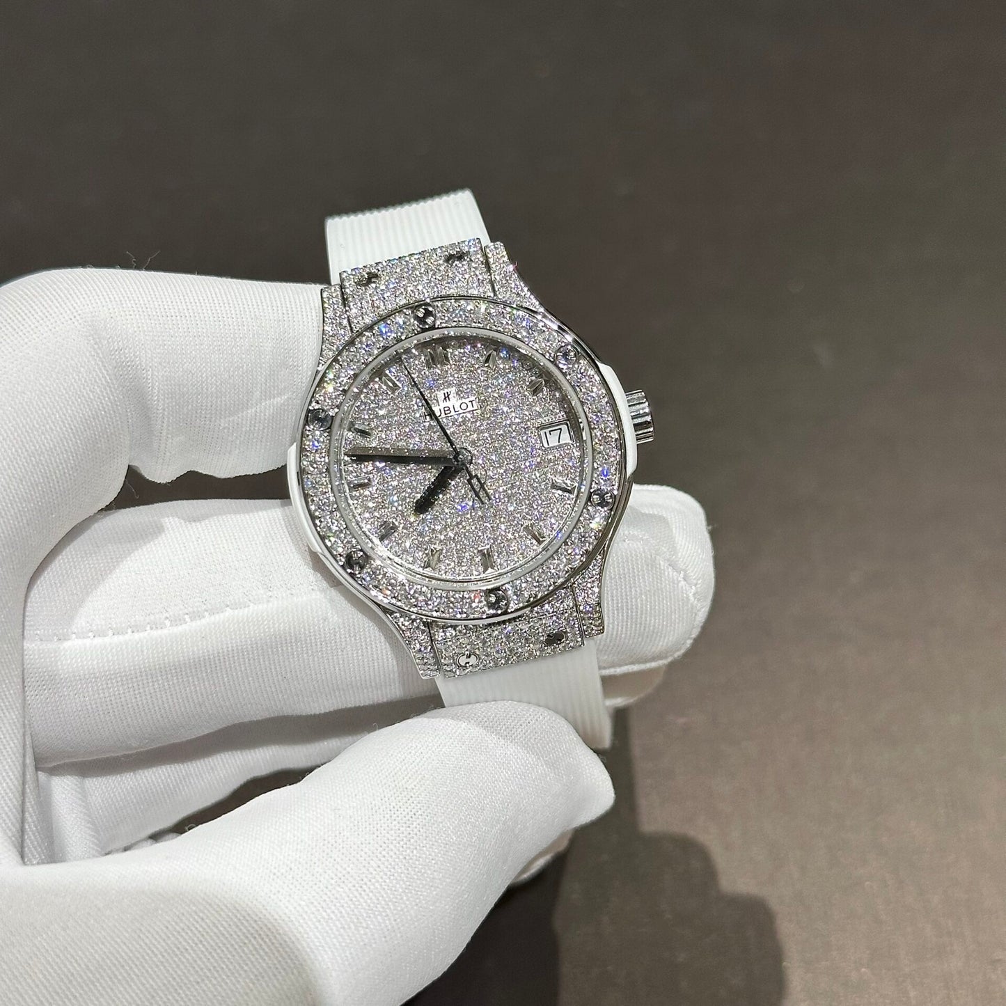 Hublot Classic Fusion Best Replica Watch White Full Moissanite Diamonds 33mm