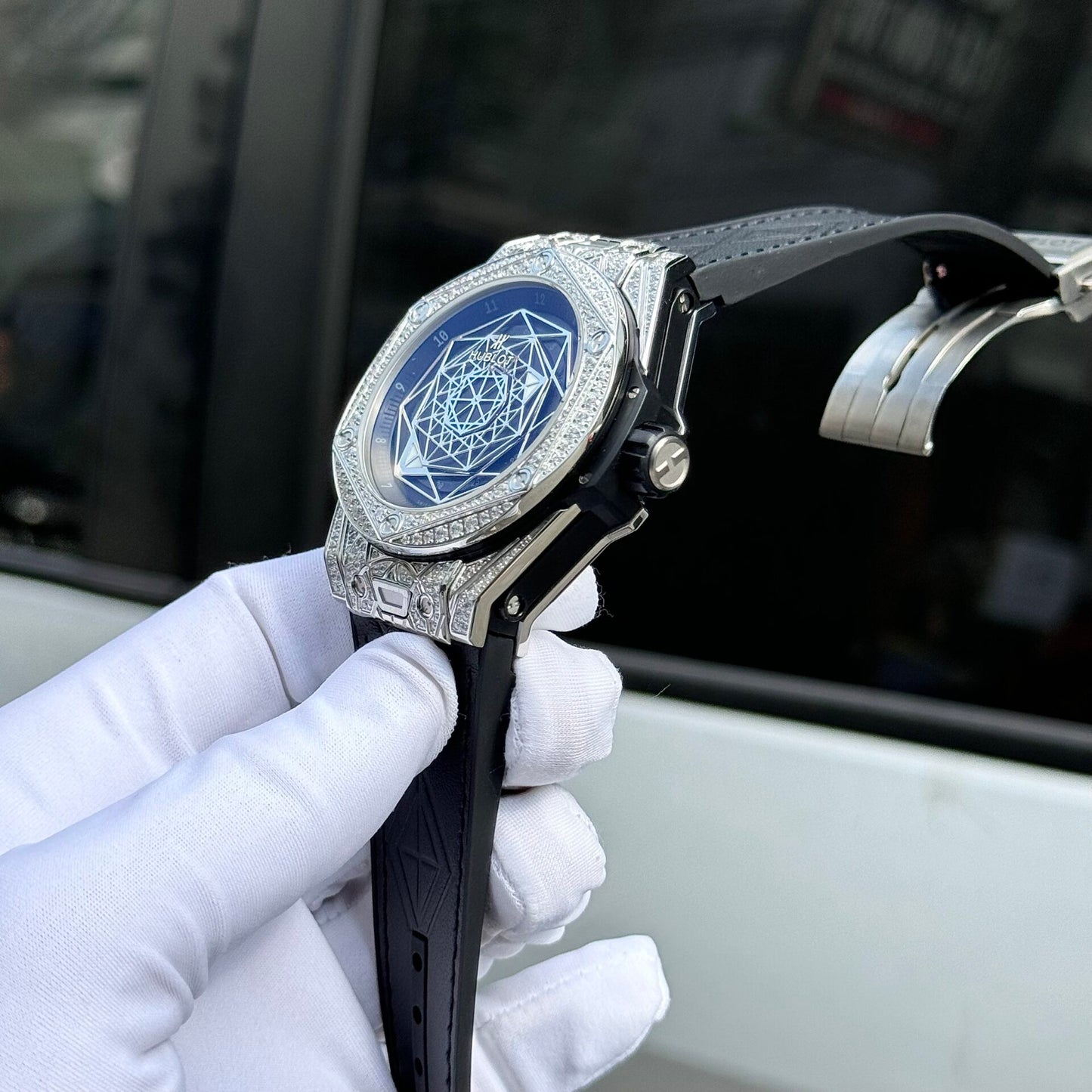 Hublot Replica 1:1 Watch Big Bang Sang Bleu Titanium With Full Stone 44mm
