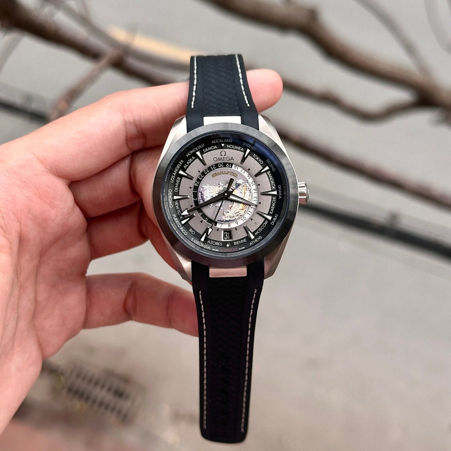 Omega Replica Watch Aqua Terra Worldtimer Gray Dial Rubber Strap VS Factory 43mm