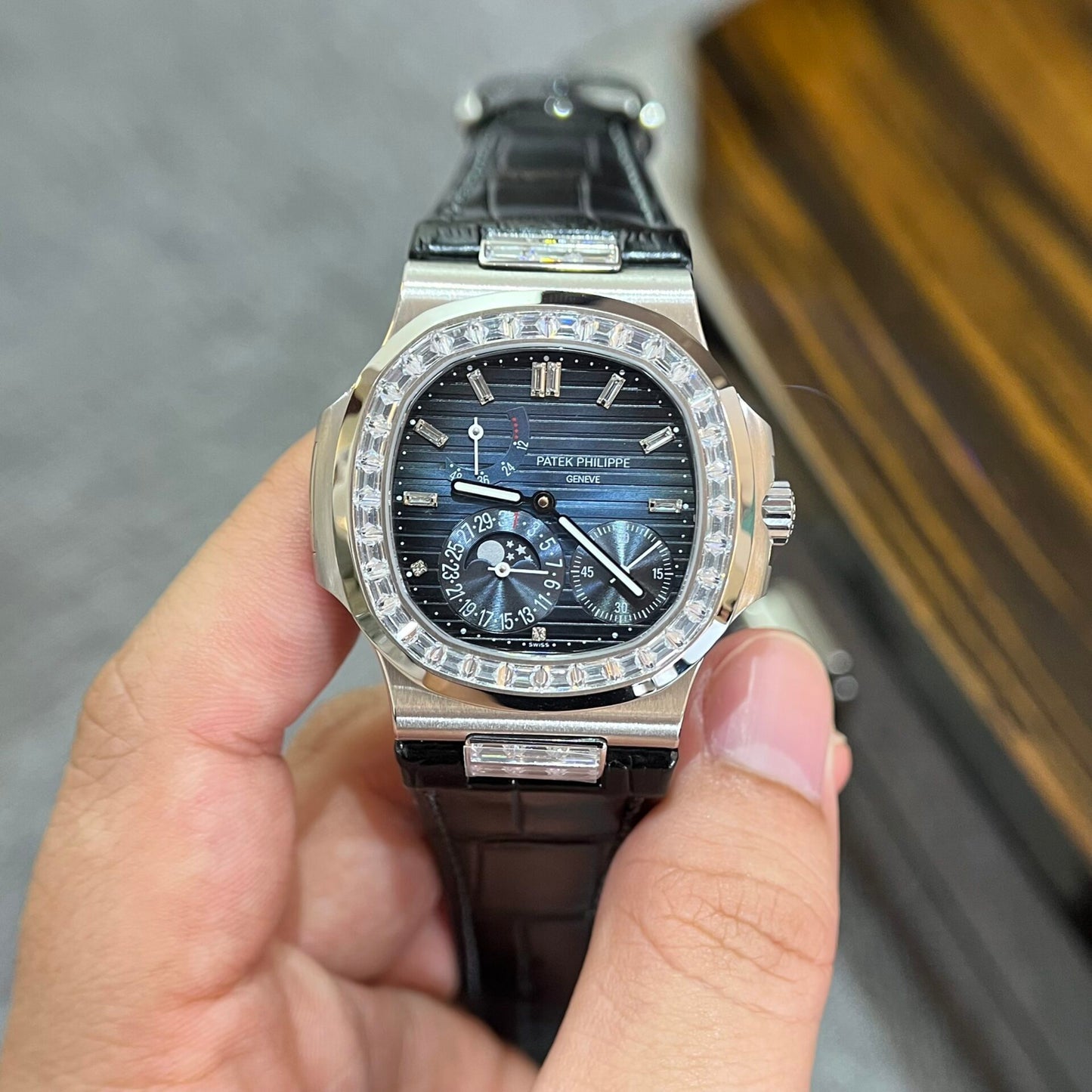 Patek Philippe Nautilus 5724G Replica 1:1 Watch Blue Dial GF Factory 40mm