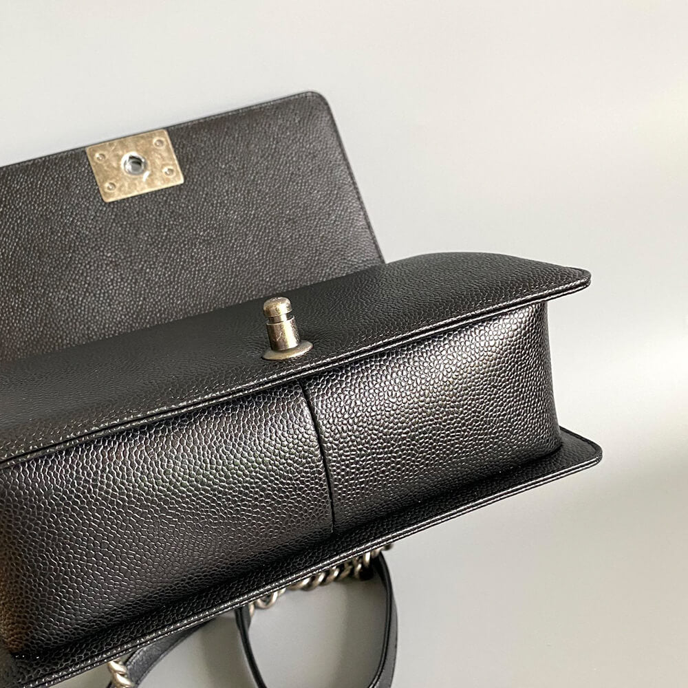 BOY CHANEL HANDBAG(TAX-FREE GRADE)