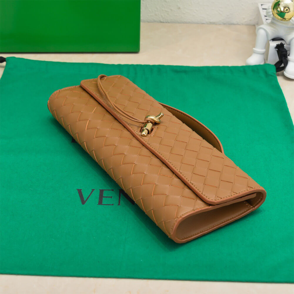 Bottega Veneta Andiamo Clutch(HIGH-END GRADE)