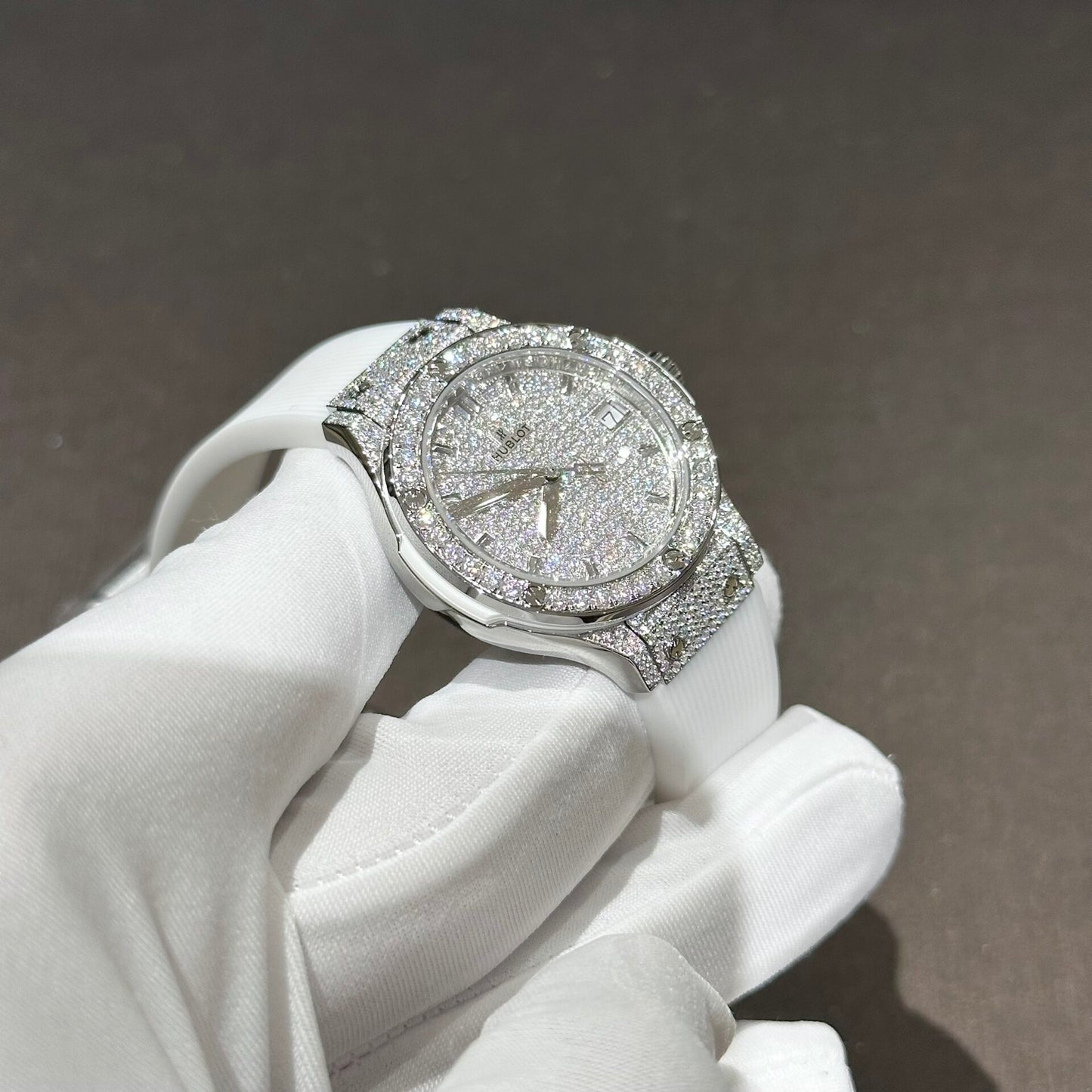 Hublot Classic Fusion Best Replica Watch White Full Moissanite Diamonds 33mm