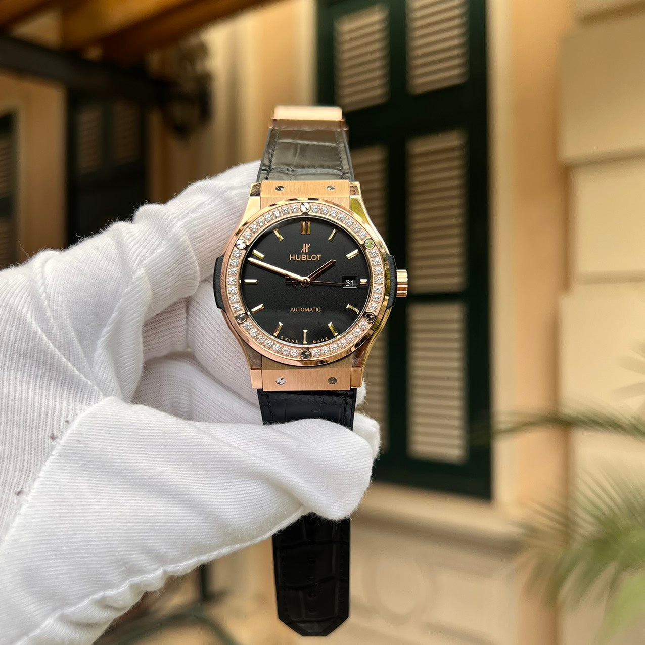 Hublot Replica Watch Classic Fusion King Gold Black Dial With Diamond Bezel 42mm