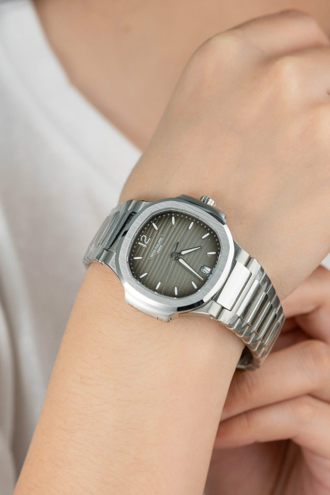 Patek Philippe Nautilus 7118 Replica Watch Grey Dial 3K Factory 35.2mm