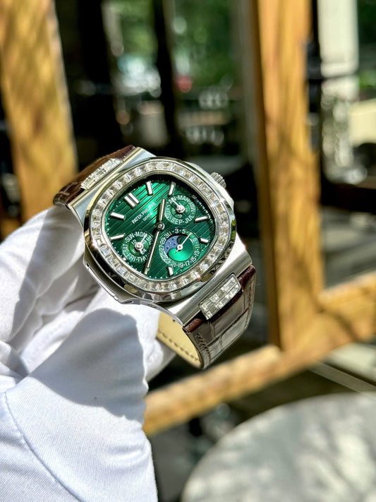 Patek Philippe High End Watch Replicas Nautilus 5740G Diamond   Green Dial Best Quality 40mm