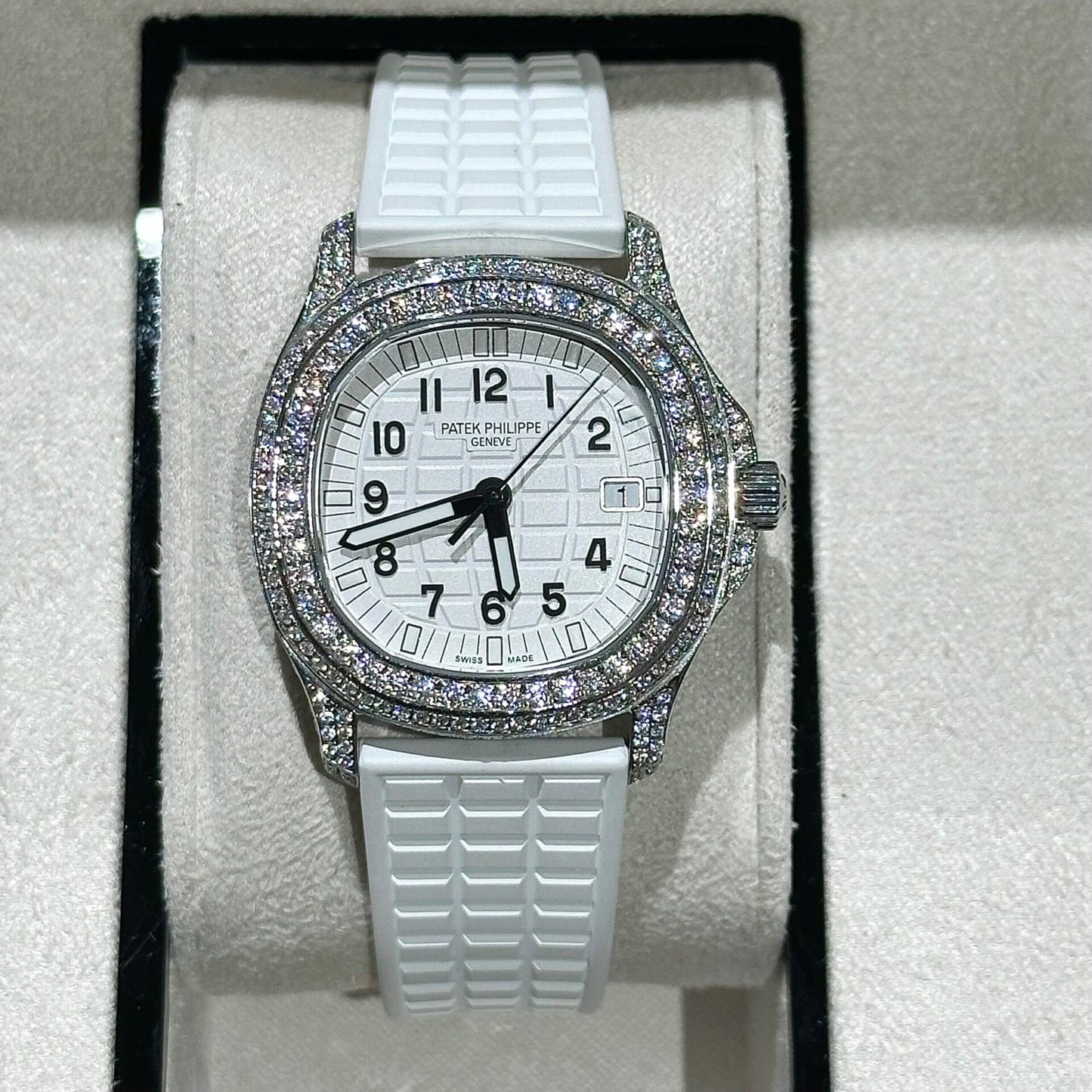 Patek Philippe Replica 11 Watch Aquanaut 5069G With Moissanite Diamond 35.6mm