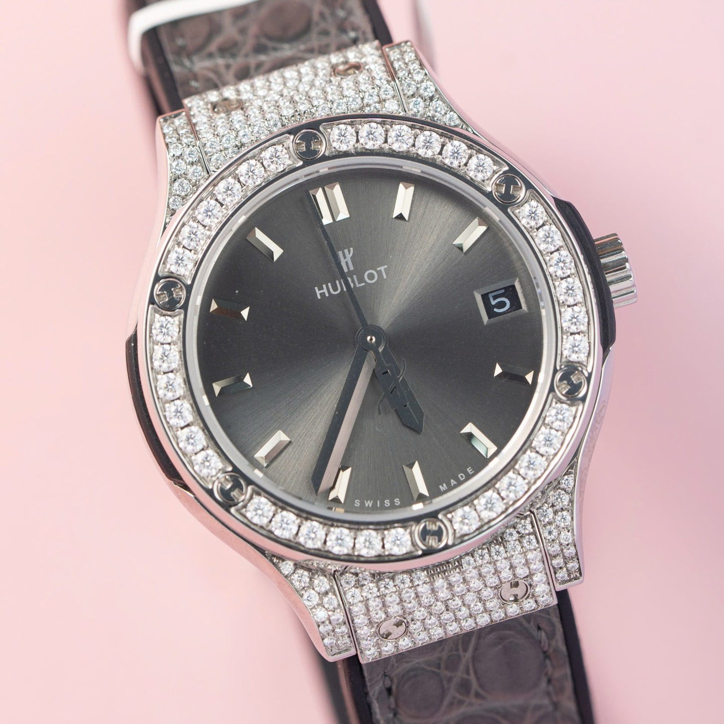 Hublot Classic Fusion Replica Watch Moissanite Diamond Hong Kong Gray Dial 33mm