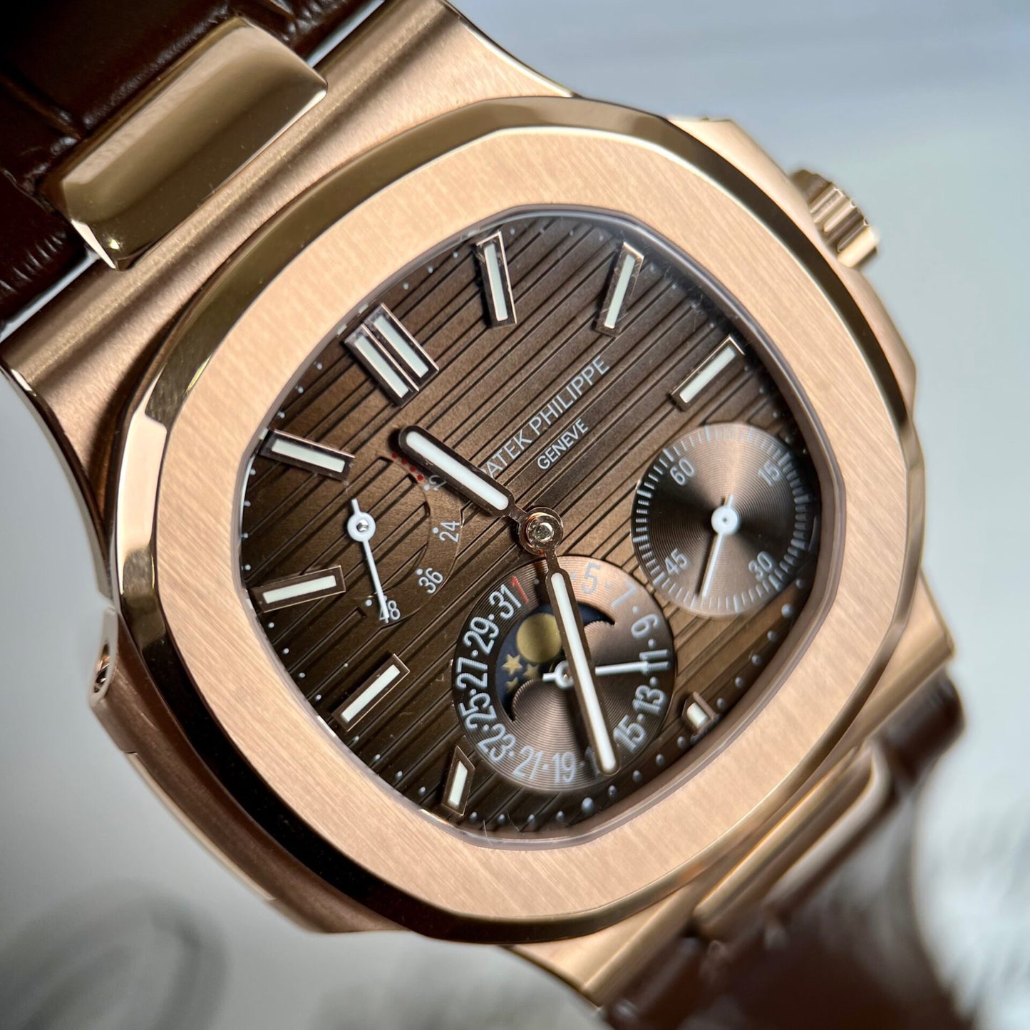 Patek Philippe Replica Watch Nautilus 5712R Chocolate Dial Gold Wrapped 40mm
