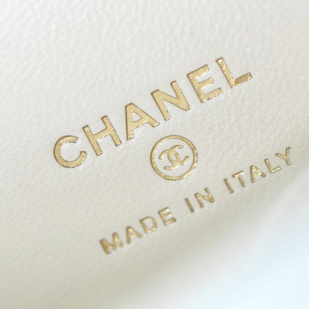 CHANEL Quilted Heart Crush Mini Vanity with Chain(high-end grade)